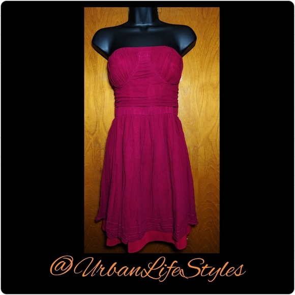 Crimson Snapshot Dress - Picture 2 of 4